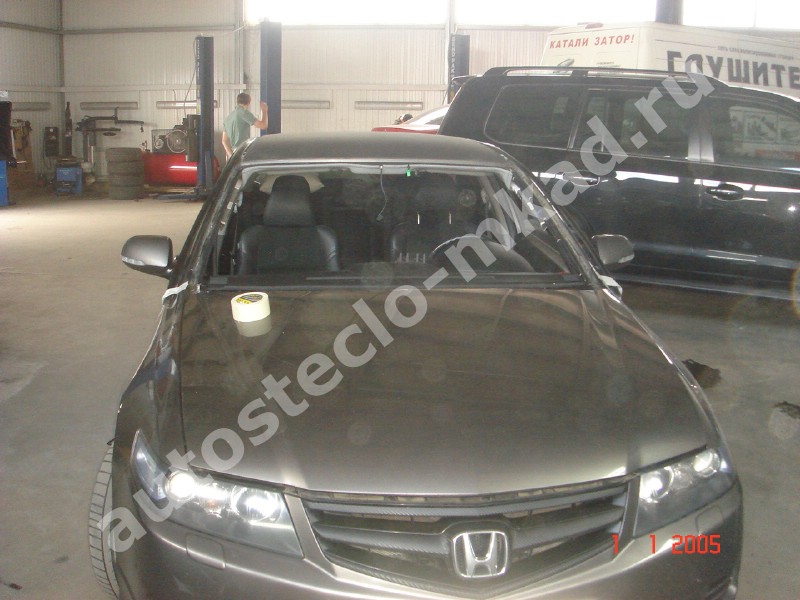 Установка лобового стекла на Honda Accord Установка лобового стекла на Honda Accord